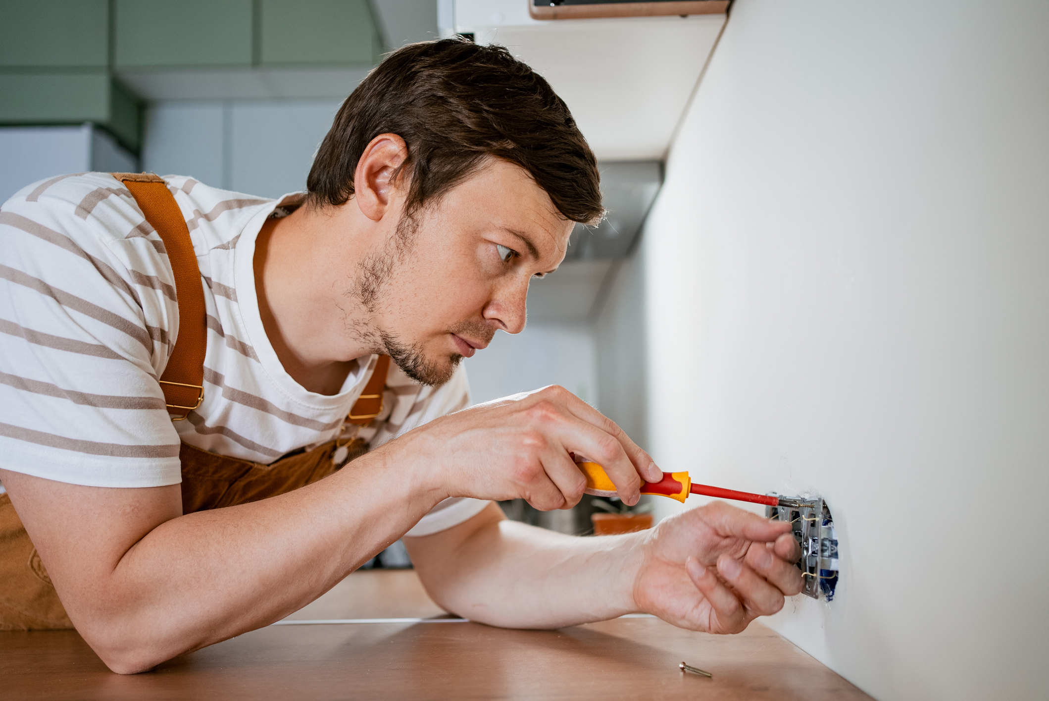 how to replace a standard outlet